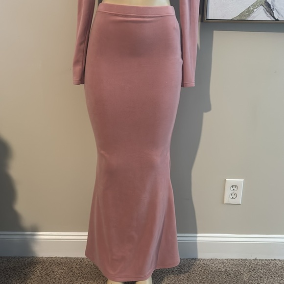 SHEIN- 2pc Long Skirt and Shirt Set size M - Picture 3 of 7